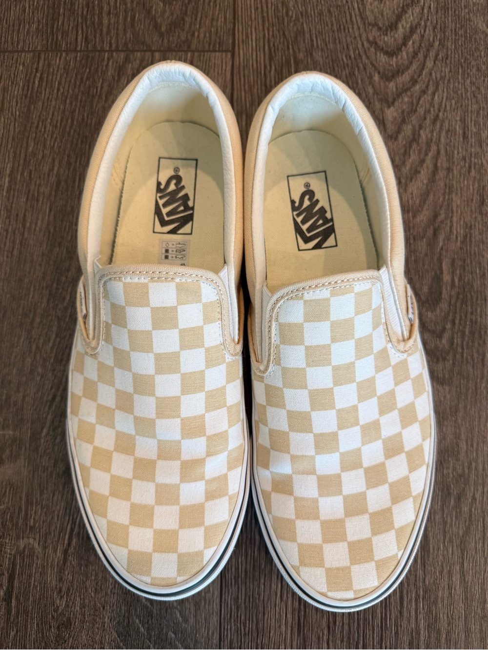 Vans Classic Slip-On Checkerboard in Beige/Cream/White